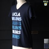【RE PRICE / 価格改定】 UCLA"BRUINS"コットン/三素材混カレッジプリント半袖VネックTシャツ / Audience