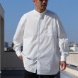 画像2: 70/30クロス ストレッチタイプライター バンドカラー L/S ボクシーシャツ【MADE IN JAPAN】『日本製』/ Upscape Audience (2)