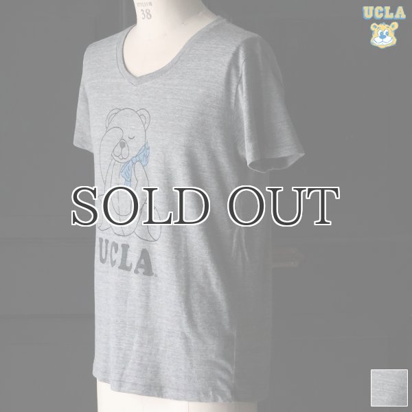 画像1: 【RE PRICE / 価格改定】 UCLA"Sleepy Bear"コットン/三素材混カレッジプリント半袖VネックTシャツ / Audience (1)