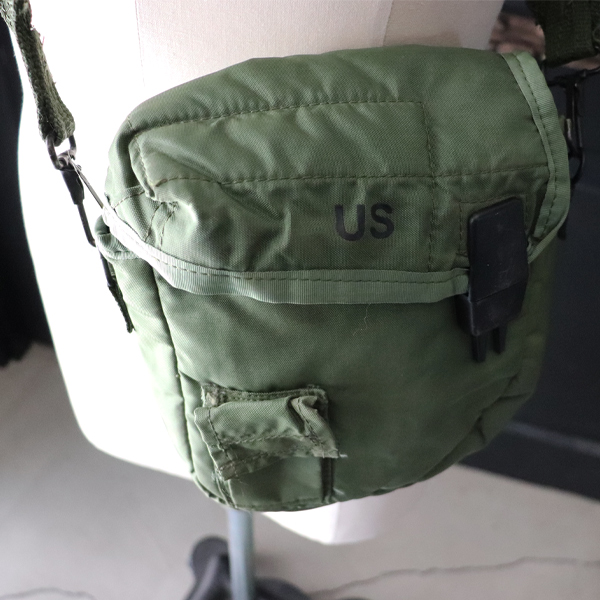 DEAD STOCK / U.S Army 2QT Water Canteen Cover Strap Bag （ 米軍